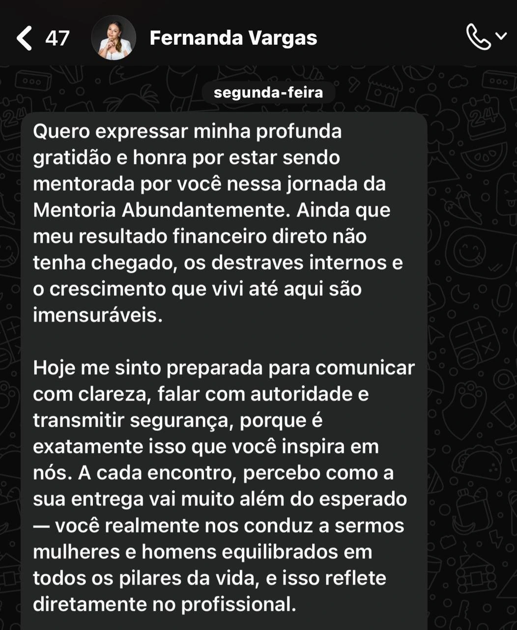 Mensagem de Fernanda Vargas agradecendo pela Mentoria Abundantemente e relatando mais clareza e segurança para se comunicar